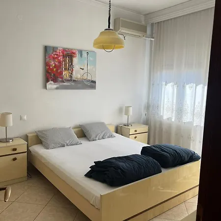 With Two Bedrooms In Centre In Greece Daire *